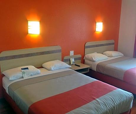 2 Full Beds | Non-Smoking