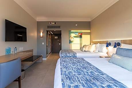 Premium Room with 2 double beds and sea view