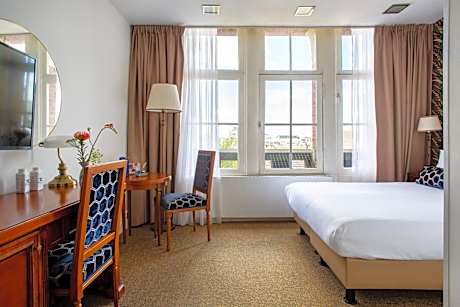 Small Canal View Room