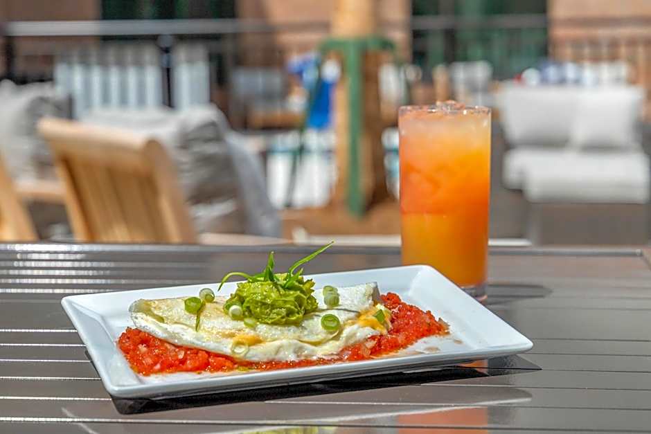 DoubleTree by Hilton Charleston Riverview