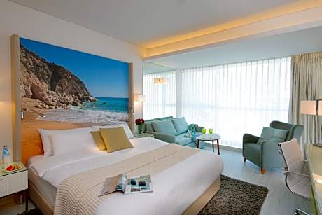 Grand Deluxe Room (2 Adults + 2 Children)