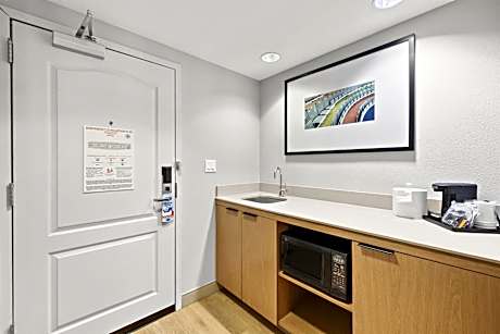 King Studio Suite with Sofa Bed - Hearing Access/Non-Smoking