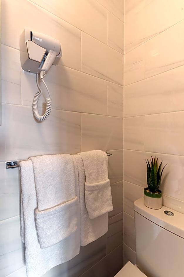 Torland Hotel - seafront location, guaranteed free parking
