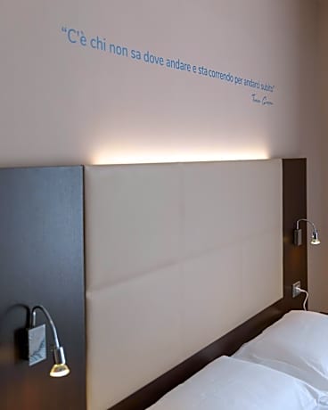 Double or Twin Room with Lateral Sea View
