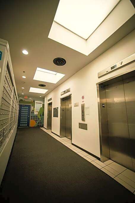 2 Full Beds, Rogers Place Downtown Central, Memorable 1 Bedroom Condo