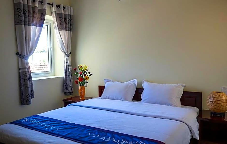 Photo 1 of 4 of Deluxe 1 Queen Bed