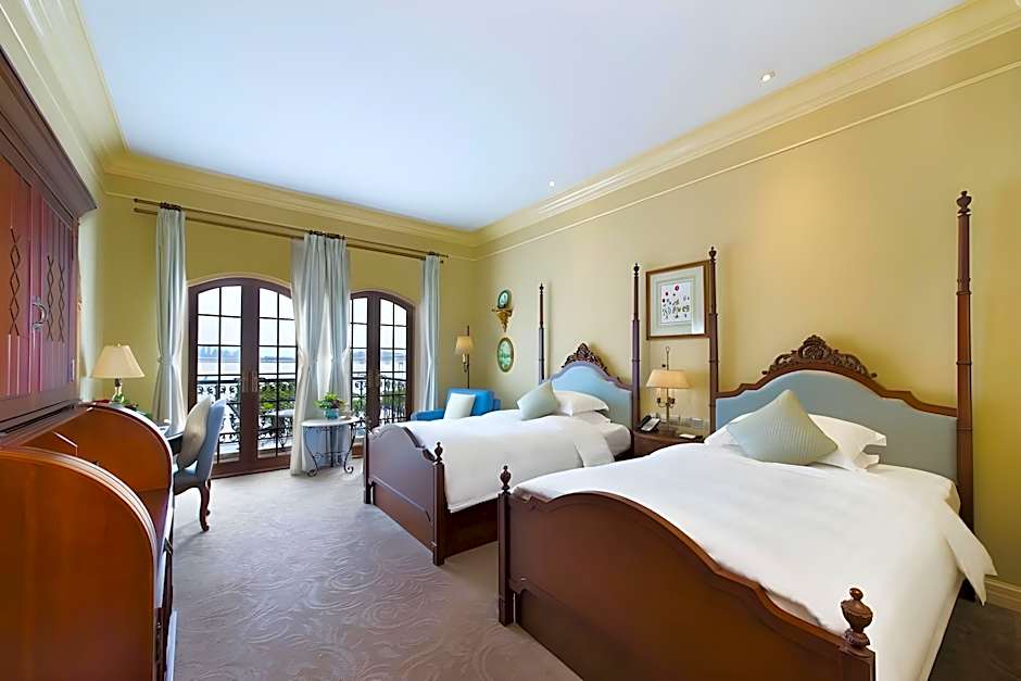 Rocks Hotel