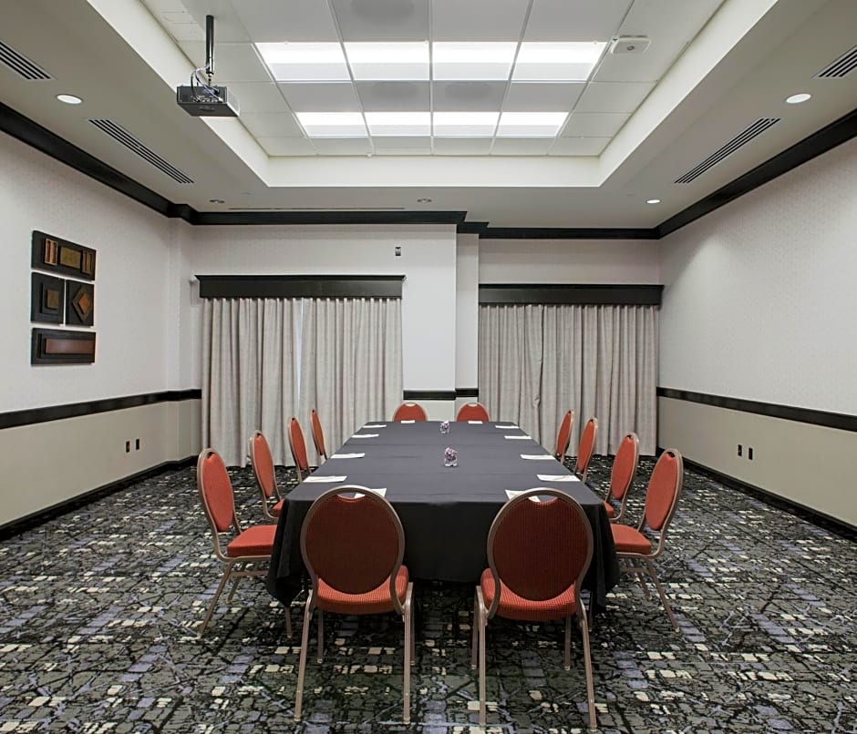 DoubleTree Suites by Hilton Bentonville