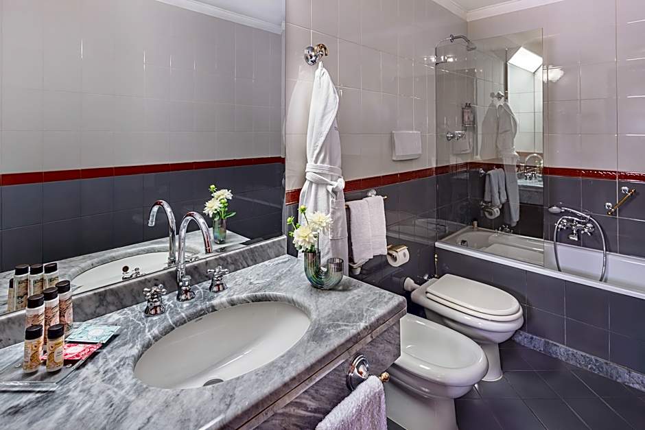 Photo 1 of 17 of Standard Suite