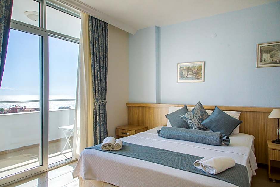 Ponz Hotel