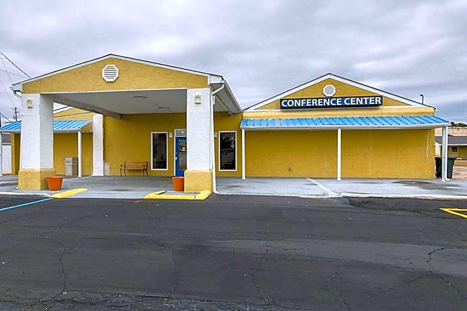 Hilcrest Inn & Suites