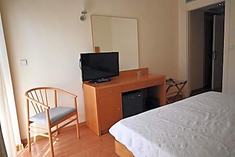 Classic Twin Room with Small Balcony