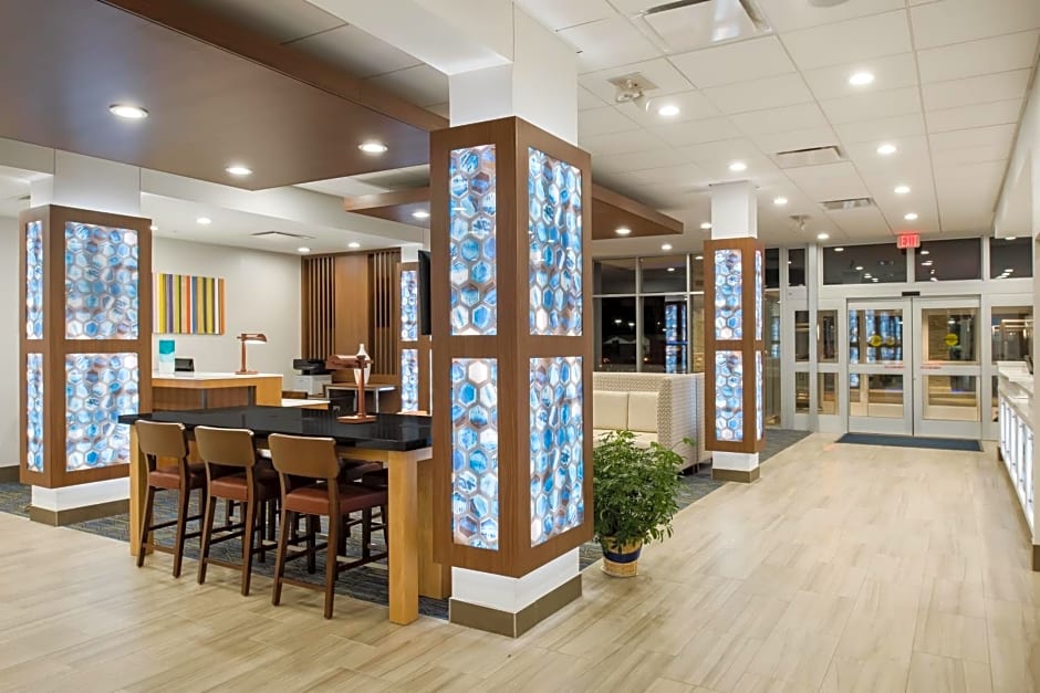Holiday Inn Express & Suites West Plains Southwest By IHG