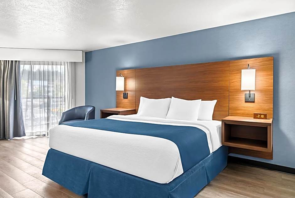 Photo 1 of 3 of Franklin 1 King Bed, Pet-Friendly