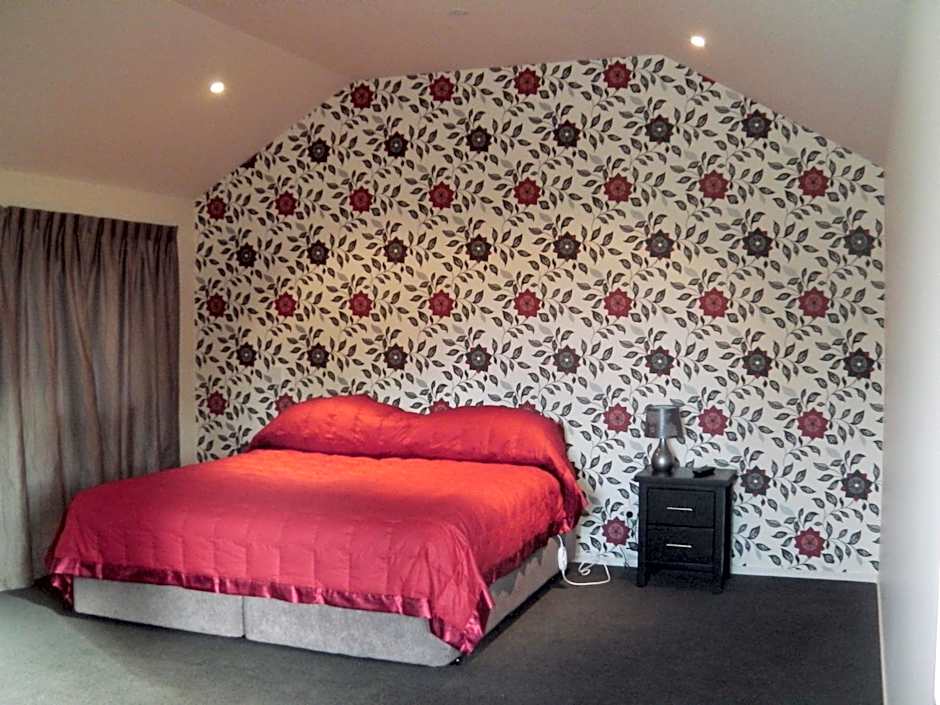 Golfcourse Road Chalets and Lodge