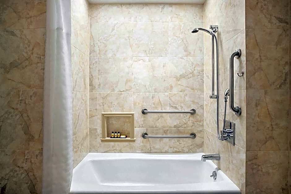 Wyndham Newport Hotel