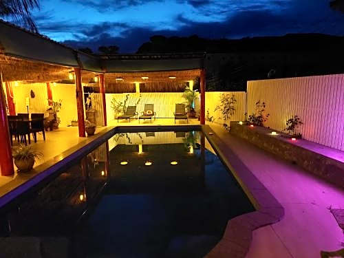Baan Si Khao yanui