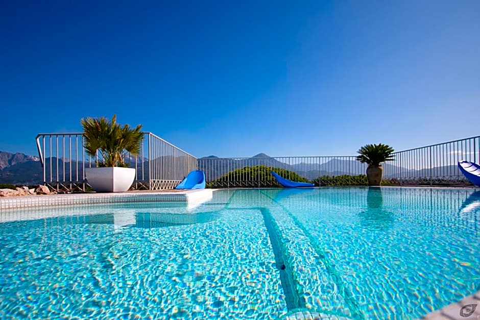 Verdeluna ApartHotel
