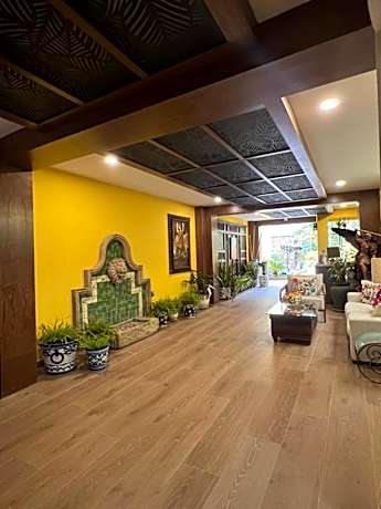 El Encanto Inn & Suites
