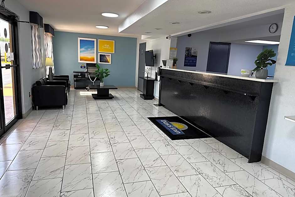 Days Inn by Wyndham Lake City I-10