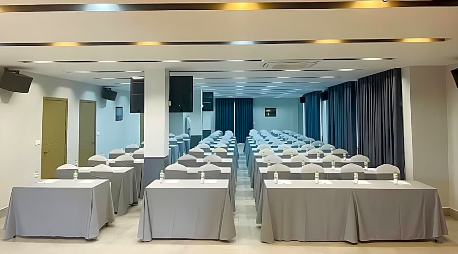 The Square Kampot Hotel