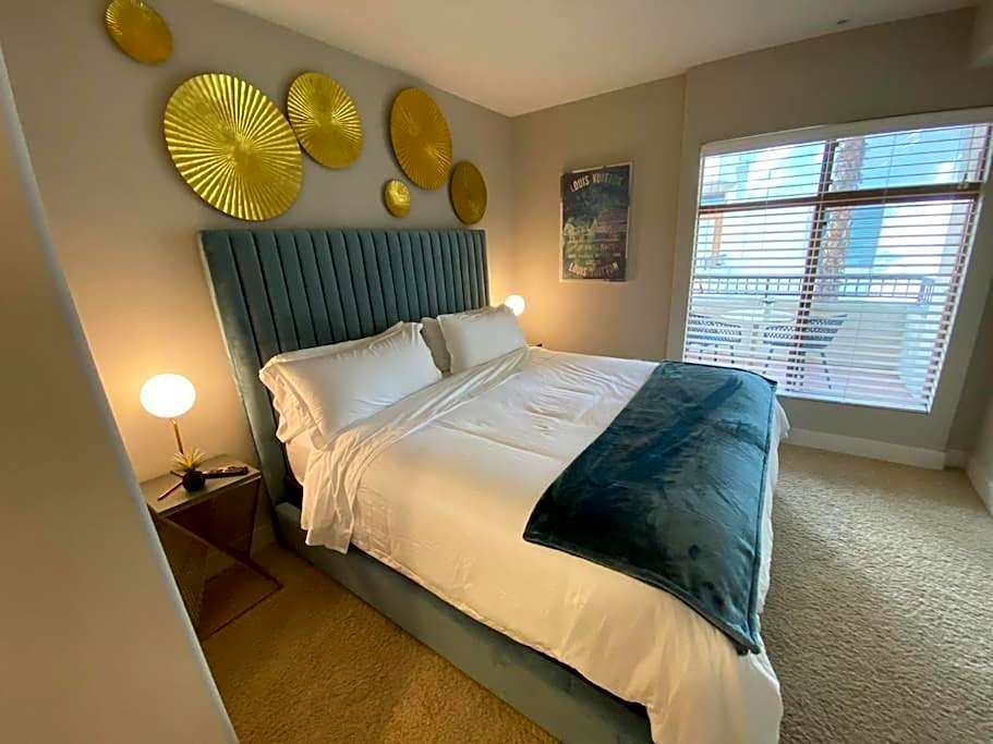 Lux One Bedroom Condo with Garden View