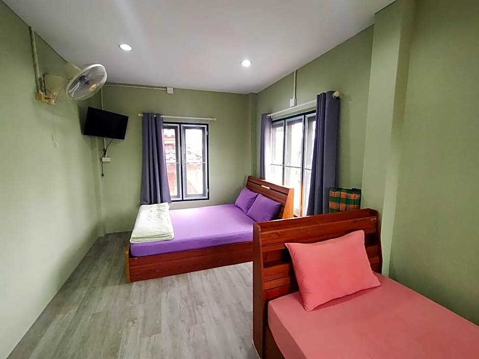 Tonkong Guesthouse & Restaurant