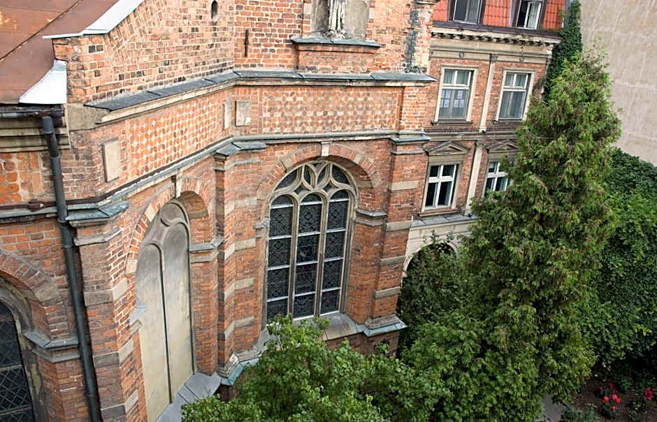 Red Nose Hostel with Self-Check In