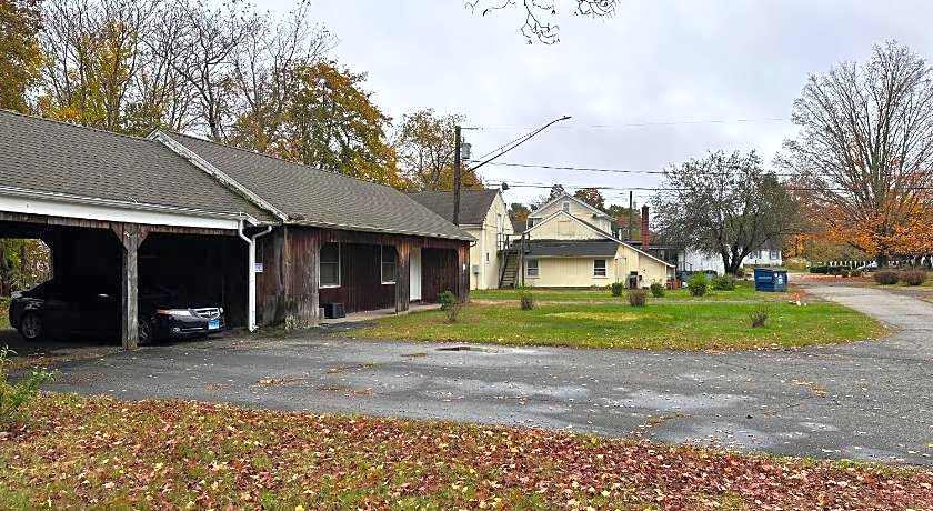 Village Motel by OYO