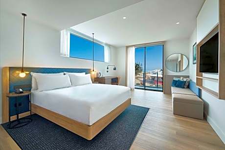 Deluxe King Room with Ocean View