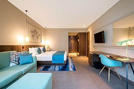 Deluxe King Room with Pool View