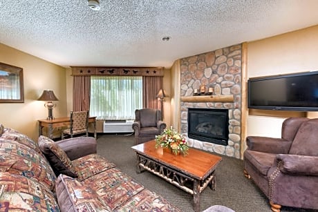 Deluxe King Suite with Fireplace - Non-smoking