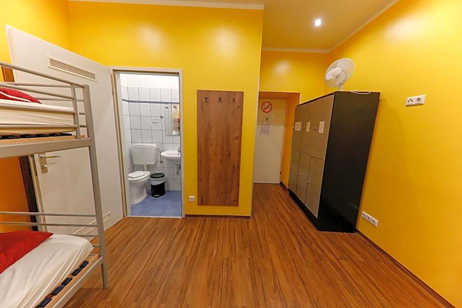 Do Step Inn Home - Hotel & Hostel