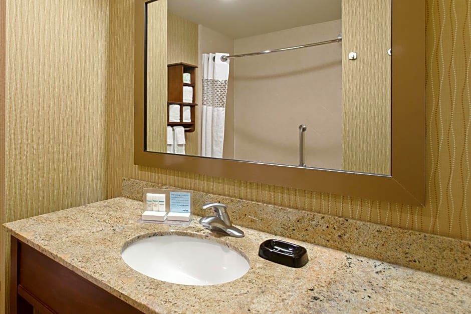Hampton Inn and Suites Seattle - Airport / 28th Avenue