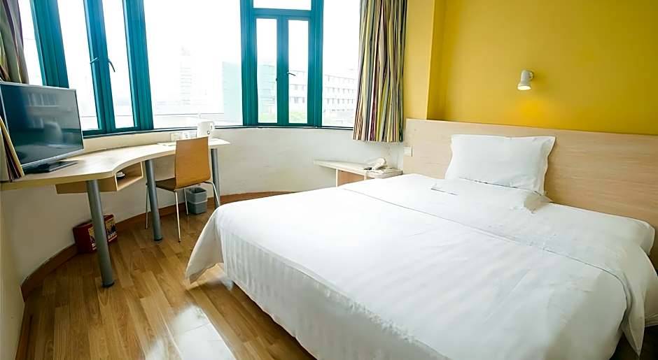 7 Days Inn Nanchang Bayi Square North Dinggong Road Metro Station