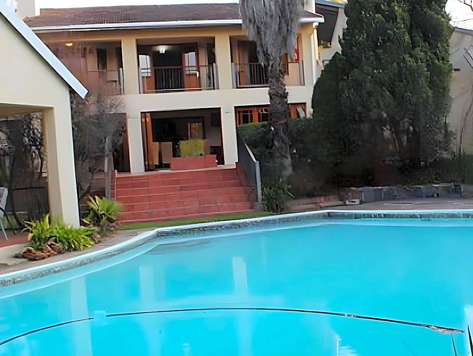 2 Leafed Doors Guesthouse