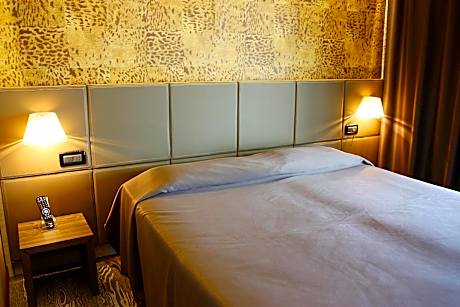 Luxury Double Room with Lake View