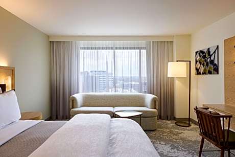 Deluxe King Room with Sofa Bed and Adapted Tub - Mobility Accessible