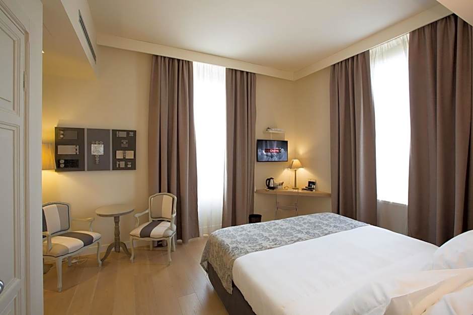 Hotel 900