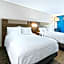 Holiday Inn Express & Suites Fairmont By IHG
