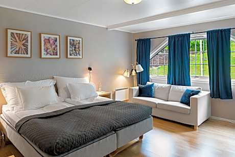 Deluxe Double Room with Shower