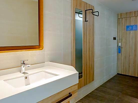 Hanting Youjia Hotel (Ningbo Tianyi Square Branch)