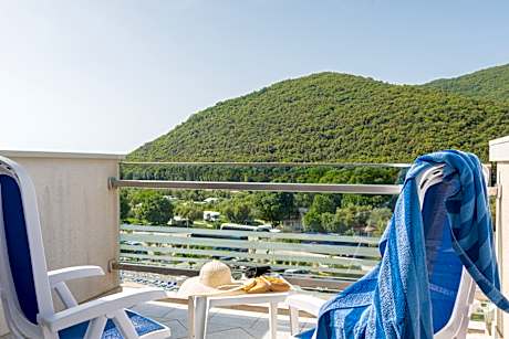 Double Room Sea side Balcony + 1