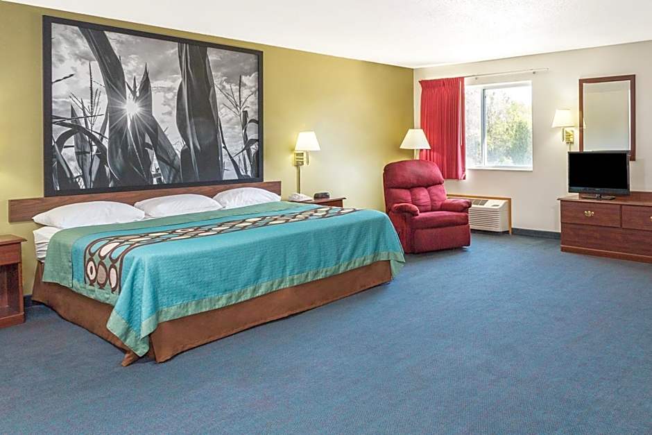 Super 8 by Wyndham Cresco IA