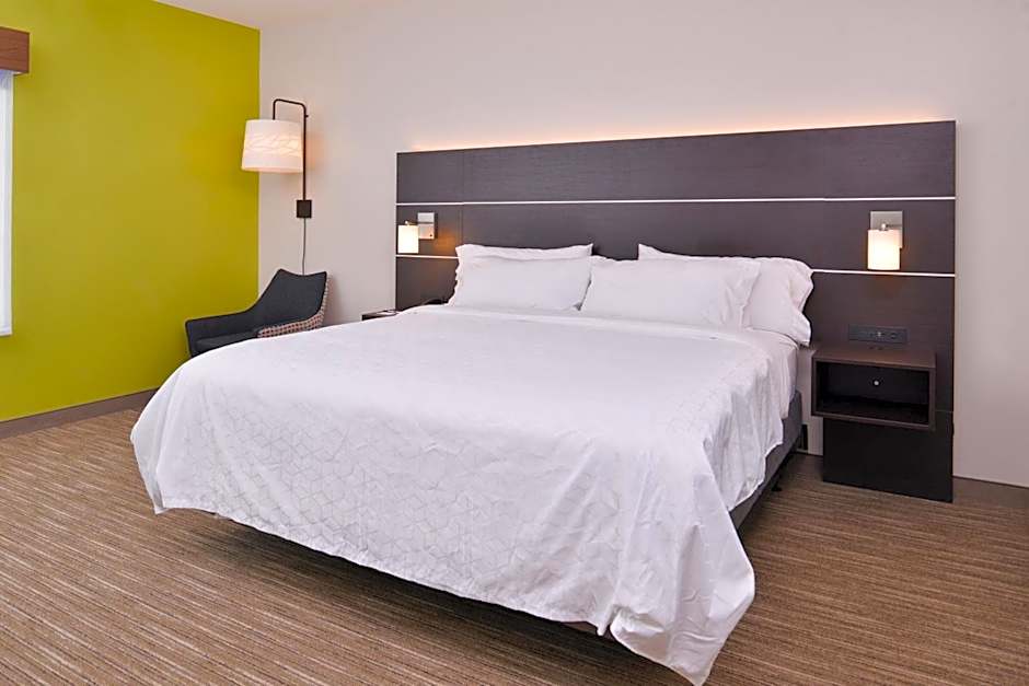 Holiday Inn Express and Suites - Mall of America - MSP Airport By IHG