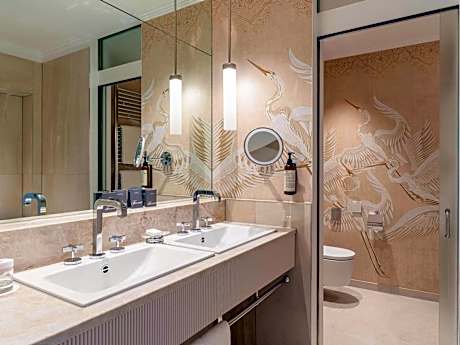 Signature Suite with Lake View