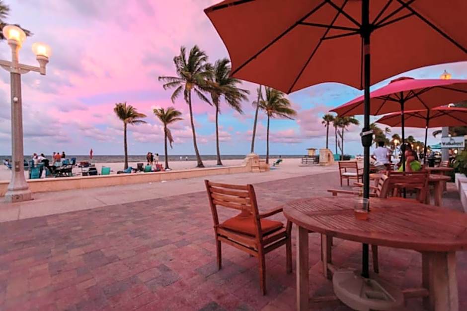 Walkabout 8 Tower Suite with Panoramic Ocean Views