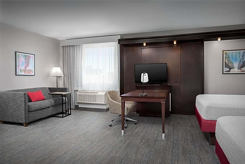 Hampton Inn By Hilton And Suites Omaha Downtown