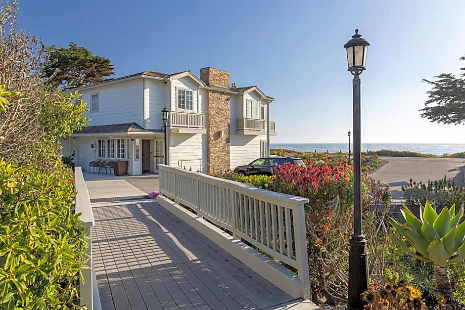 Pelican Inn & Suites