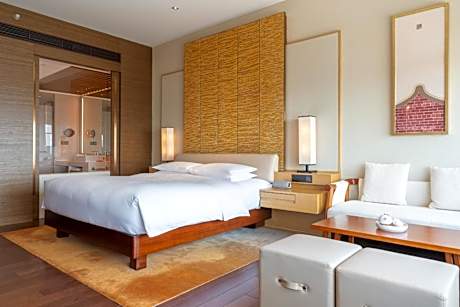 Deluxe King Room - Club Access